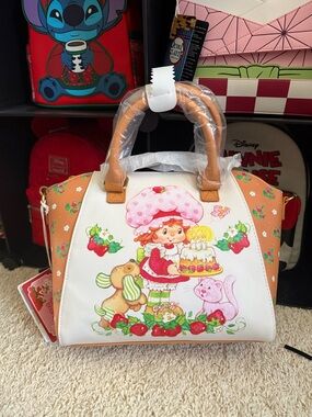 Strawberry Shortcake Illustrated Loungefly hand bag/crossbody - White & Tan